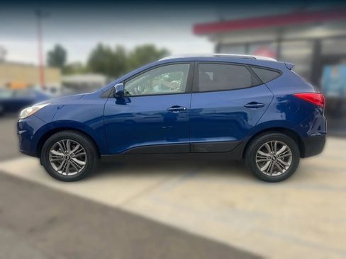 Used 2015 Hyundai Tucson SE image 2