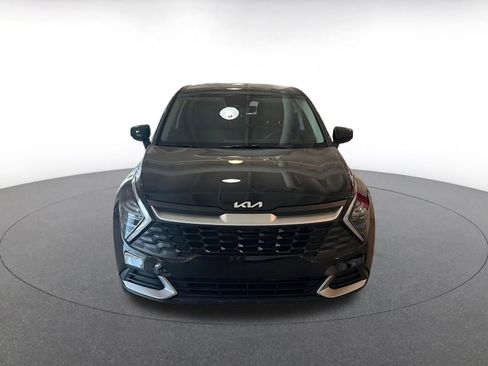Used 2025 Kia Sportage LX image 4