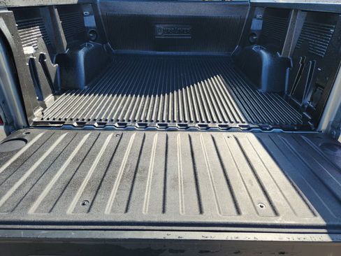 Used 2023 Chevrolet Silverado 1500 LT image 38