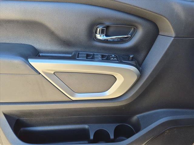 Used 2017 Nissan Titan SV AWD/4WD image 10