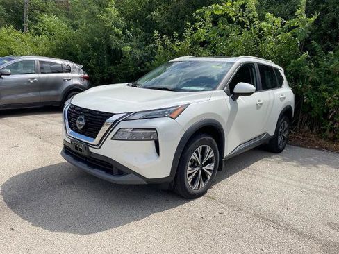 Used 2023 Nissan Rogue SV w/ SV Premium B Package AWD/4WD image 2