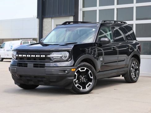 Used 2023 Ford Bronco Sport Outer Banks w/ Tech Package AWD/4WD image 3
