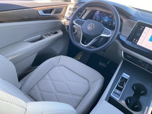 New 2026 Volkswagen Atlas SE FWD image 10