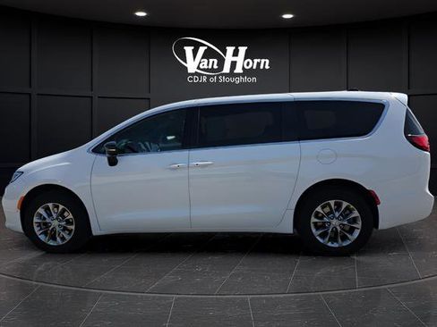New 2026 Chrysler Pacifica Select image 11