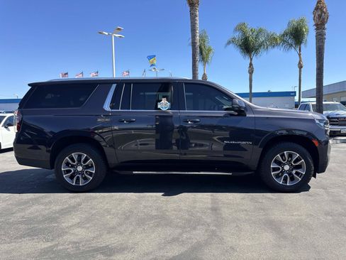 Used 2022 Chevrolet Suburban LT w/ LT Signature Package RWD image 4