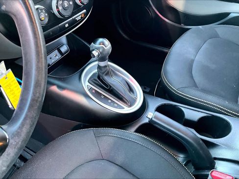 Used 2016 Kia Soul + image 14