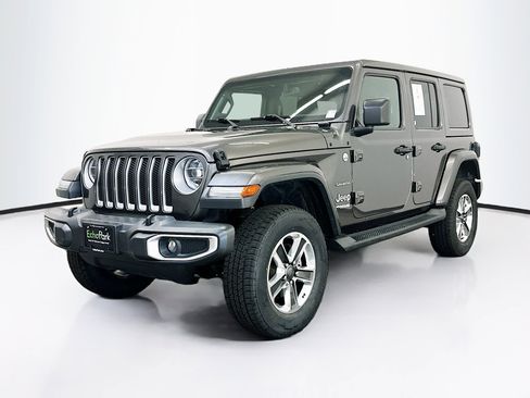 Used 2018 Jeep Wrangler Unlimited Sahara AWD/4WD image 3