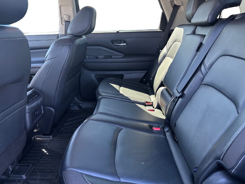 Used 2022 Nissan Pathfinder SL AWD/4WD image 5