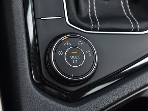 New 2026 Volkswagen Taos SE image 17