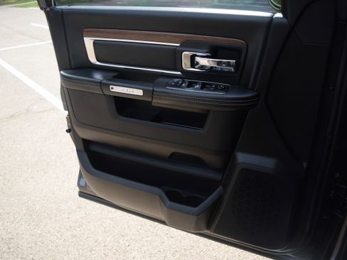 Used 2018 RAM 1500 Laramie w/ Convenience Group image 18