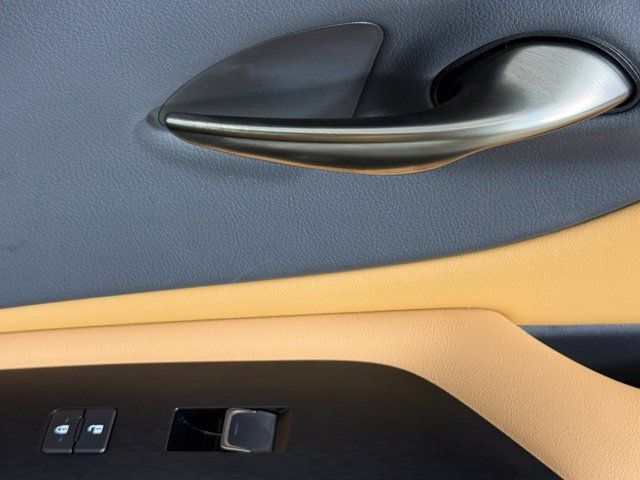 Used 2025 Lexus ES 350 w/ Premium Package FWD image 28