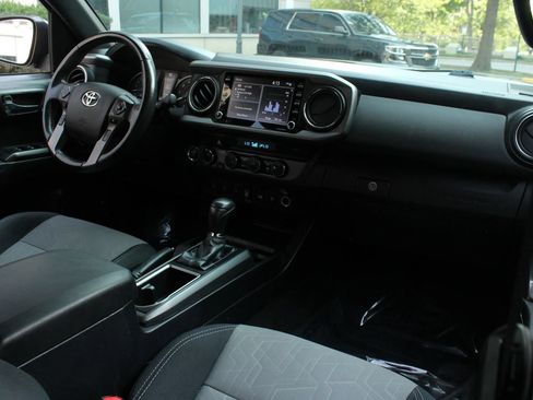Used 2021 Toyota Tacoma TRD Off-Road w/ Technology Package AWD/4WD image 25