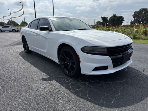 Used 2018 Dodge Charger SXT w/ Blacktop Package image 7