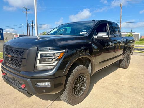 Used 2020 Nissan Titan PRO-4X w/ Pro-4x Convenience Package AWD/4WD image 5