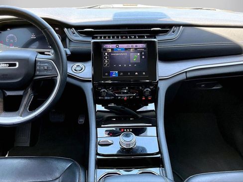 Certified 2022 Jeep Grand Cherokee L Limited AWD/4WD image 12