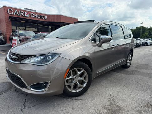 Used 2018 Chrysler Pacifica Limited w/ Advanced Safetytec Group FWD image 1