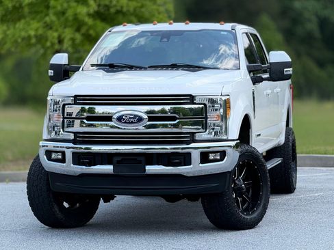 Used 2017 Ford F250 Lariat w/ Lariat Ultimate Package AWD/4WD image 2