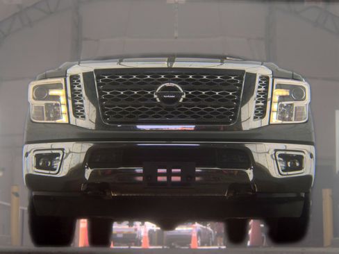 Used 2019 Nissan Titan SL w/ Chrome Package AWD/4WD image 4