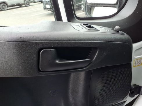 Used 2025 RAM ProMaster 2500 w/ Convenience Group FWD image 4