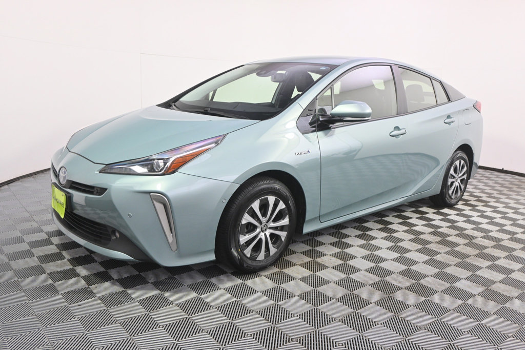 Used 2020 Toyota Prius XLE AWD/4WD image 2