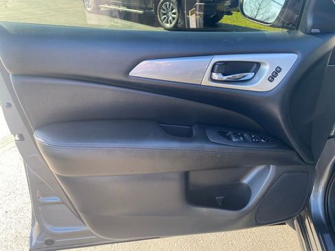 Used 2018 Nissan Pathfinder SL image 9