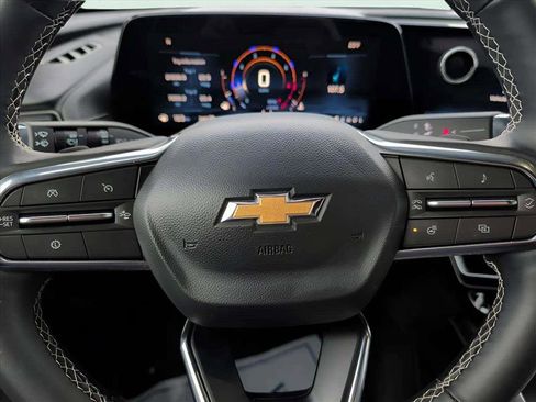 Used 2025 Chevrolet Traverse LT image 10