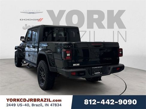 Used 2024 Jeep Gladiator Sport image 3