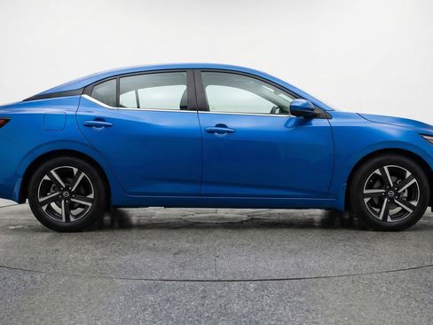 Used 2025 Nissan Sentra SV FWD image 11
