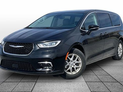 Used 2023 Chrysler Pacifica Touring-L image 1