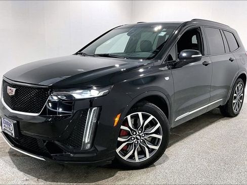 Used 2023 Cadillac XT6 Sport w/ Technology Package image 3