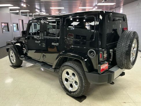 Used 2015 Jeep Wrangler Unlimited Sahara w/ Connectivity Group AWD/4WD image 4