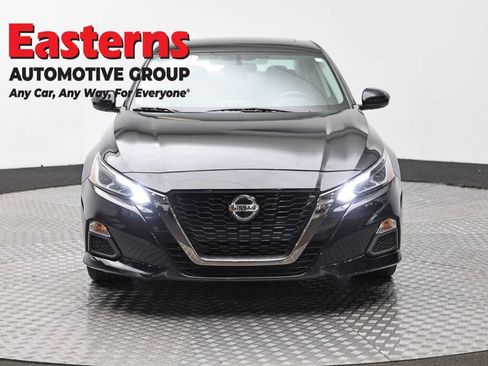 Used 2019 Nissan Altima 2.5 SR w/ SR Premium Package image 2