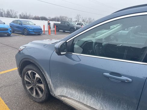 Used 2023 Ford Escape Platinum image 5