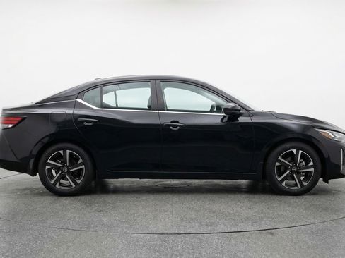 Used 2025 Nissan Sentra SV image 11
