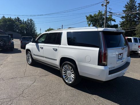 Used 2018 Cadillac Escalade ESV Platinum AWD/4WD image 8