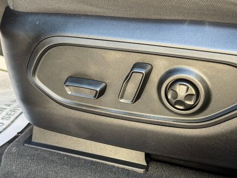 Used 2025 Jeep Grand Cherokee Laredo X image 21