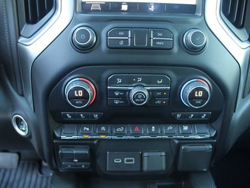 Used 2019 Chevrolet Silverado 1500 LTZ w/ LTZ Plus Package AWD/4WD image 33