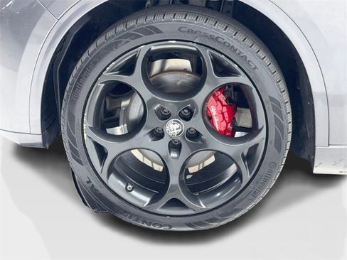 Used 2022 Alfa Romeo Stelvio Veloce image 55