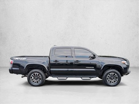 Used 2022 Toyota Tacoma TRD Sport w/ Technology Package AWD/4WD image 4