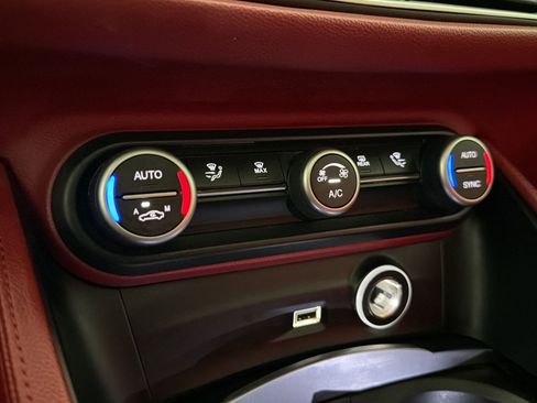 Used 2020 Alfa Romeo Stelvio w/ Nero Edizione RWD image 17