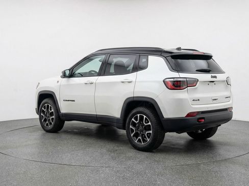 Used 2025 Jeep Compass Trailhawk AWD/4WD image 6
