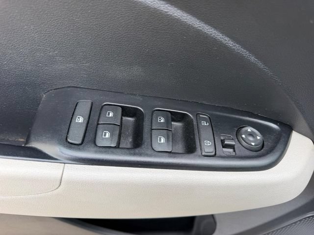 Certified 2023 Hyundai Venue SEL FWD image 17