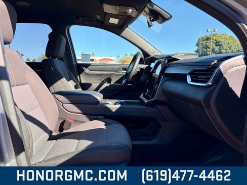 Used 2025 GMC Acadia Elevation image 22