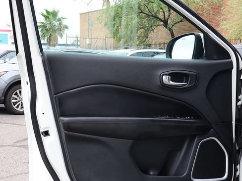 Used 2019 Jeep Compass Latitude FWD image 36