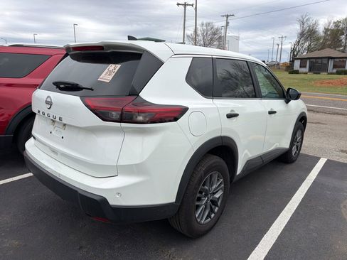 Used 2024 Nissan Rogue S image 4