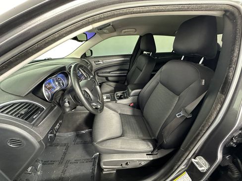 Used 2021 Chrysler 300 Touring w/ Sport Appearance Package RWD image 19