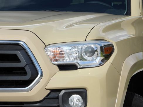 Used 2020 Toyota Tacoma SR5 w/ Technology Package AWD/4WD image 4