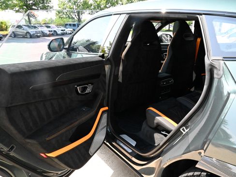 Used 2024 Lamborghini Urus Performante AWD/4WD image 33