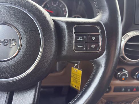 Used 2016 Jeep Wrangler Unlimited Sahara w/ Connectivity Group AWD/4WD image 19