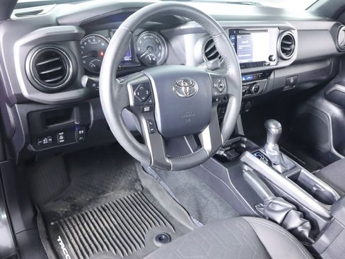 Used 2016 Toyota Tacoma TRD Sport w/ Premium & Technology Package image 9